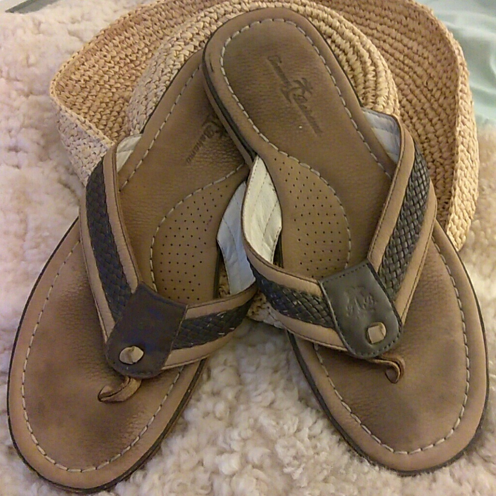 TOMMY BAHAMA  MENS TAN SANDALS